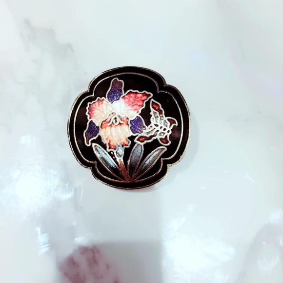 Vintage Jewelry - Black Iris Brooch Gold Tone